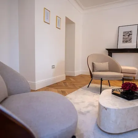 Park Apartment