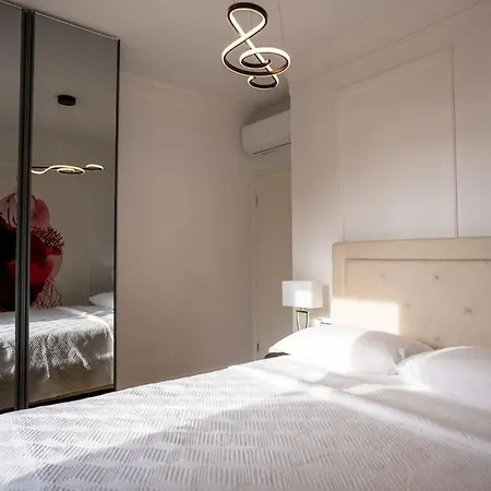 Park Apartment *