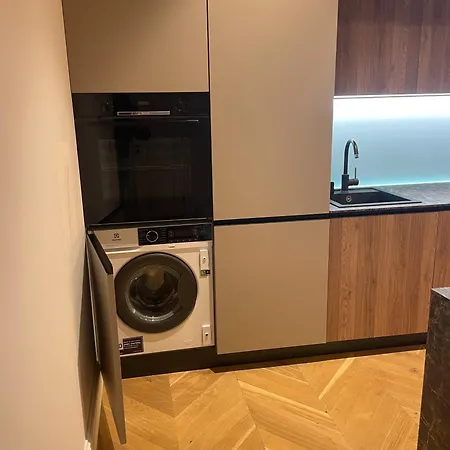 Park Apartment *